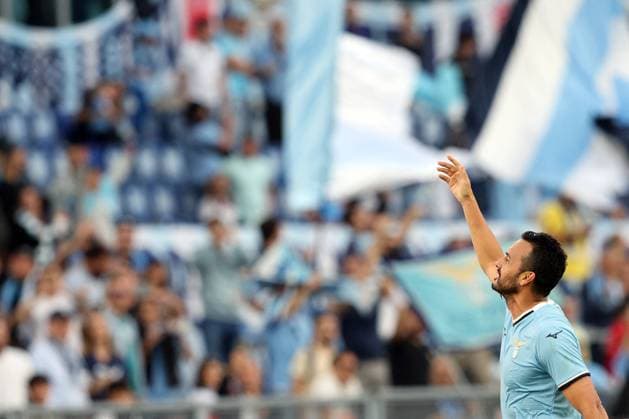 Sport Bilder des Tages CALCIO - Serie A - SS Lazio vs Genoa CFC Rome, Italy 27.10.2024 : Pedro of Lazio celebrate victory at end of Italian football championship Serie A Enilive 2024-2025 match SS Lazio vs Genoa FC at Stadio Olimpico in Rome on October 27, 2024. Rome Italy  Copyright: xIPAxSport ABACAx