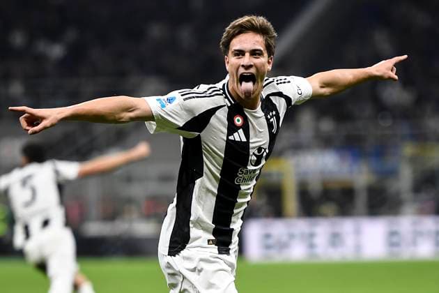 Sport Themen der Woche KW43 Sport Bilder des Tages Kenan Yildiz of Juventus FC celebrates after scoring the goal of 4-4 during the Serie A football match between FC Internazionale and Juventus FC. Milano, stadio Giuseppe Meazza, October 27, 2024 albertoxgandolfo