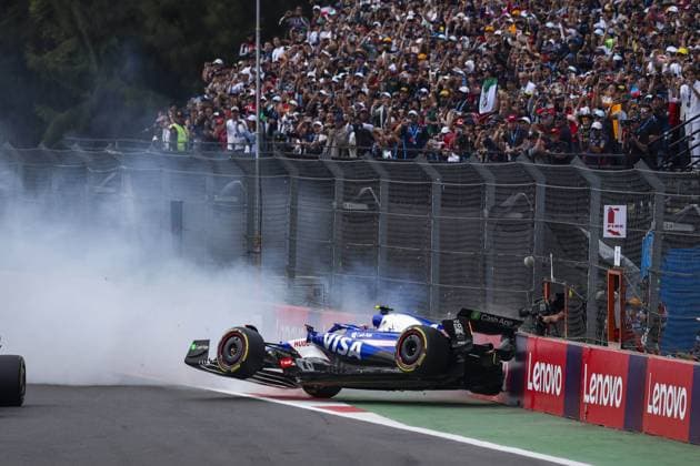 22 TSUNODA Yuki (jap), Visa Cash App RB F1 Team VCARB 01, action crash at the start during the Formula 1 Gran Premio de la Ciudad de Mexico 2024, 20th round of the 2024 Formula One World Championship, WM, Weltmeisterschaft from October 25 to 27, 2024 on the Autodromo Hermanos Rodriguez, in Mexico City, Mexico - F1 - MEXICO CITY GRAND PRIX 2024 DPPI Panoramic  241027_R20_MESSICO_FG002908.JPG