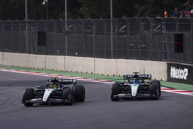 44 HAMILTON Lewis (gbr), Mercedes AMG F1 Team W15, 63 RUSSELL George (gbr), Mercedes AMG F1 Team W15, action during the Formula 1 Gran Premio de la Ciudad de Mexico 2024, 20th round of the 2024 Formula One World Championship, WM, Weltmeisterschaft from October 25 to 27, 2024 on the Autodromo Hermanos Rodriguez, in Mexico City, Mexico - F1 - MEXICO CITY GRAND PRIX 2024 DPPI Panoramic 241027_R20_MESSICO_EA023880.JPG