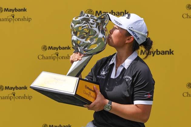 KUALA LUMPUR, - OCTOBER 27: Ruoning Yin of China poses with the trophy after winning the tournament following the final round of the Maybank Championship 2024 at Kuala Lumpur Golf & Country Club on October 27, 2024 in Kuala Lumpur, Malaysia.(Photo by Hazrin Yeob Men Shah Icon Sportswire) GOLF: OCT 27 LPGA, Golf Damen Maybank Championship EDITORIAL USE ONLY Icon3782410275045