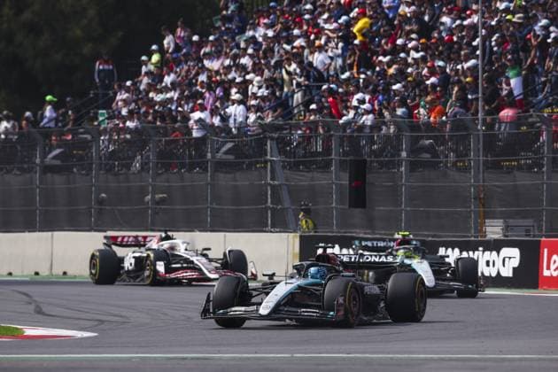 63 RUSSELL George (gbr), Mercedes AMG F1 Team W15, action during the Formula 1 Gran Premio de la Ciudad de Mexico 2024, 20th round of the 2024 Formula One World Championship, WM, Weltmeisterschaft from October 25 to 27, 2024 on the Autodromo Hermanos Rodriguez, in Mexico City, Mexico - F1 - MEXICO CITY GRAND PRIX 2024 DPPI Panoramic  241027_R20_MESSICO_EA023986
