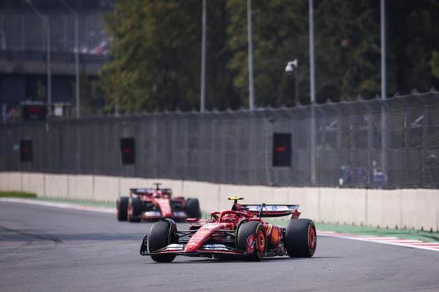 55 SAINZ Carlos (spa), Scuderia Ferrari SF-24, action during the Formula 1 Gran Premio de la Ciudad de Mexico 2024, 20th round of the 2024 Formula One World Championship, WM, Weltmeisterschaft from October 25 to 27, 2024 on the Autodromo Hermanos Rodriguez, in Mexico City, Mexico - F1 - MEXICO CITY GRAND PRIX 2024 DPPI Panoramic  241027_R20_MESSICO_EA024043