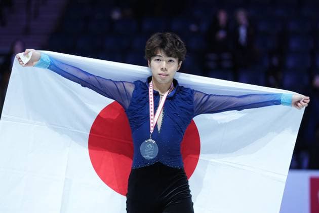 October 27, 2024, Halifax, Ns, Canada: Silver medallist Shun Sato of Japan poses following the men s event at the Skate Canada International Figure skating, Eiskunstlauf competition in Halifax on Sunday, October 27, 2024. Shun Sato  - ZUMAc35_ 20241027_zaf_c35_086 Copyright: xDarrenxCalabresex