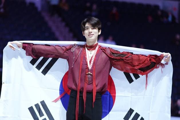 October 27, 2024, Halifax, Ns, Canada: Bronze medallist Junhwan Cha of the Republic of Korea poses following the men s event at the Skate Canada International Figure skating, Eiskunstlauf competition in Halifax on Sunday, October 27, 2024. Shun Sato, Ilia Malinin, Junhwan Cha  - ZUMAc35_ 20241027_zaf_c35_087 Copyright: xDarrenxCalabresex