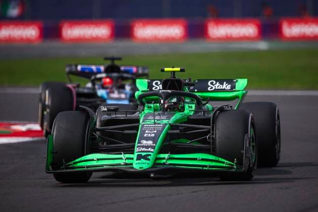 24 ZHOU Guanyu (chi), Stake F1 Team Kick Sauber C44, action during the Formula 1 Gran Premio de la Ciudad de Mexico 2024, 20th round of the 2024 Formula One World Championship, WM, Weltmeisterschaft from October 25 to 27, 2024 on the Autodromo Hermanos Rodriguez, in Mexico City, Mexico - F1 - MEXICO CITY GRAND PRIX 2024 DPPI Panoramic  241027_R20_MESSICO_EA024553