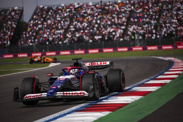 30 LAWSON Liam (nzl), Visa Cash App RB F1 Team VCARB 01, action during the Formula 1 Gran Premio de la Ciudad de Mexico 2024, 20th round of the 2024 Formula One World Championship, WM, Weltmeisterschaft from October 25 to 27, 2024 on the Autodromo Hermanos Rodriguez, in Mexico City, Mexico - F1 - MEXICO CITY GRAND PRIX 2024 DPPI Panoramic  241027_R20_MESSICO_EA016117
