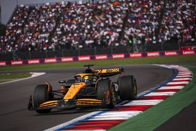 81 PIASTRI Oscar (aus), McLaren F1 Team MCL38, action during the Formula 1 Gran Premio de la Ciudad de Mexico 2024, 20th round of the 2024 Formula One World Championship, WM, Weltmeisterschaft from October 25 to 27, 2024 on the Autodromo Hermanos Rodriguez, in Mexico City, Mexico - F1 - MEXICO CITY GRAND PRIX 2024 DPPI Panoramic  241027_R20_MESSICO_EA016139