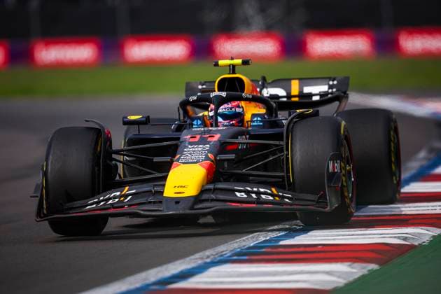 11 PEREZ Sergio (mex), Red Bull Racing RB20, action during the Formula 1 Gran Premio de la Ciudad de Mexico 2024, 20th round of the 2024 Formula One World Championship, WM, Weltmeisterschaft from October 25 to 27, 2024 on the Autodromo Hermanos Rodriguez, in Mexico City, Mexico - F1 - MEXICO CITY GRAND PRIX 2024 DPPI Panoramic  241027_R20_MESSICO_EA025442