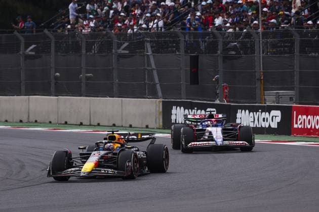 01 VERSTAPPEN Max (nld), Red Bull Racing RB20, action during the Formula 1 Gran Premio de la Ciudad de Mexico 2024, 20th round of the 2024 Formula One World Championship, WM, Weltmeisterschaft from October 25 to 27, 2024 on the Autodromo Hermanos Rodriguez, in Mexico City, Mexico - F1 - MEXICO CITY GRAND PRIX 2024 DPPI Panoramic  241027_R20_MESSICO_EA025703.JPG