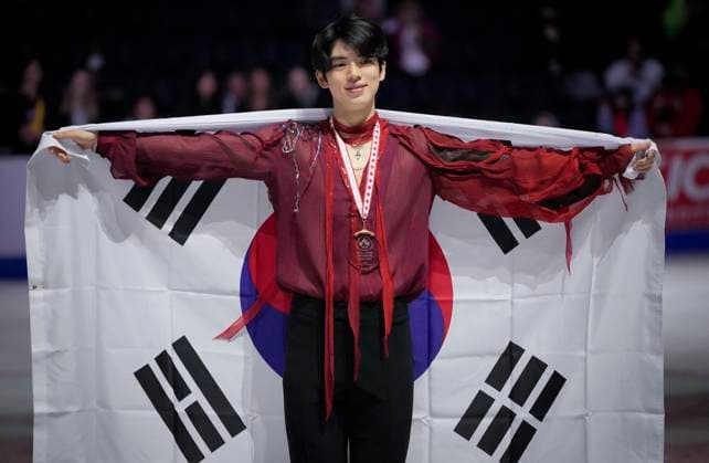 Junhwan Cha of Korea pose at the ISU Figure skating, Eiskunstlauf Skate Canada competition on October 27, 2024 in Halifax, Canada. Cha finished third. Noxthirdxpartyxsales  (271370351)