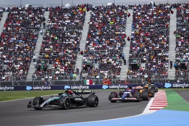 63 RUSSELL George (gbr), Mercedes AMG F1 Team W15, action during the Formula 1 Gran Premio de la Ciudad de Mexico 2024, 20th round of the 2024 Formula One World Championship, WM, Weltmeisterschaft from October 25 to 27, 2024 on the Autodromo Hermanos Rodriguez, in Mexico City, Mexico - F1 - MEXICO CITY GRAND PRIX 2024 DPPI Panoramic  241027_R20_MESSICO_FG003657