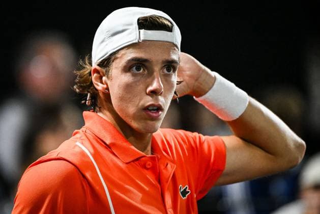 October 27, 2024, Paris, France, France: Arthur CAZAUX of France during the second qualifying day of the Rolex Paris Masters 1000 tennis tournament at Accor Arena on October 27, 2024 in Paris, France. Paris France - ZUMAm308 20241027_zsp_m308_107 Copyright: xMatthieuxMirvillex