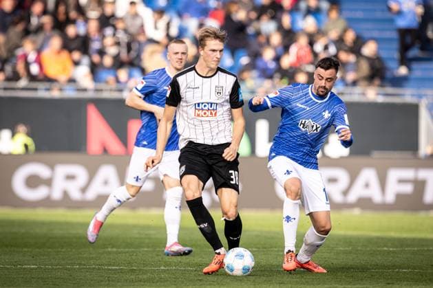 Soccer Men 2 Bundesliga 10 Matchday Season 2024 2025 SV Darmstadt 98 SSV Ulm 1846 Soccer 1 1 27 10 2024 38 Luka Hyryläinen SSV Ulm , 18 Philipp Förster SV Darmstadt DFL regulations prohibit any use of photographs as image sequences and or quasi video Darmstadt Merck Stadion am Böllenfalltor Germany