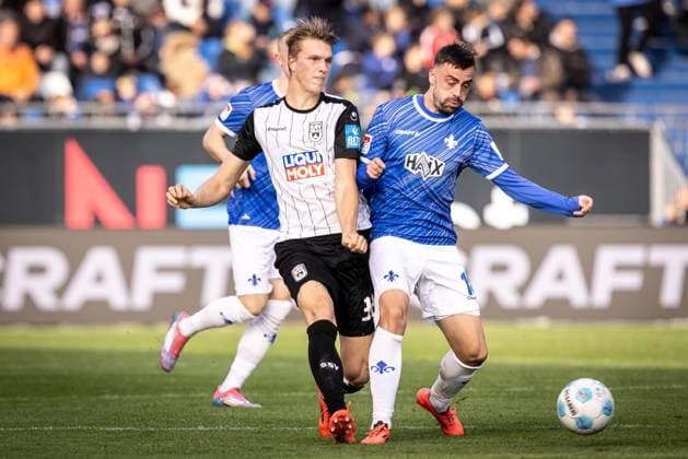 Soccer Men 2 Bundesliga 10 Matchday Season 2024 2025 SV Darmstadt 98 SSV Ulm 1846 Soccer 1 1 27 10 2024 38 Luka Hyryläinen SSV Ulm , 18 Philipp Förster SV Darmstadt DFL regulations prohibit any use of photographs as image sequences and or quasi video Darmstadt Merck Stadion am Böllenfalltor Germany