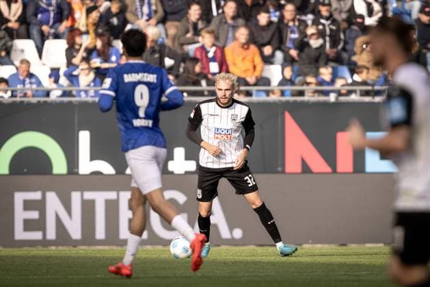 Soccer Men 2 Bundesliga 10 Matchday Season 2024 2025 SV Darmstadt 98 SSV Ulm 1846 Soccer 1 1 27 10 2024 32 Philipp Strompf SSV Ulm DFL regulations prohibit any use of photographs as image sequences and or quasi video Darmstadt Merck Stadion am Böllenfalltor Germany