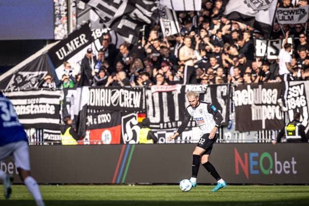Soccer Men 2 Bundesliga 10 Matchday Season 2024 2025 SV Darmstadt 98 SSV Ulm 1846 Soccer 1 1 27 10 2024 32 Philipp Strompf SSV Ulm DFL regulations prohibit any use of photographs as image sequences and or quasi video Darmstadt Merck Stadion am Böllenfalltor Germany