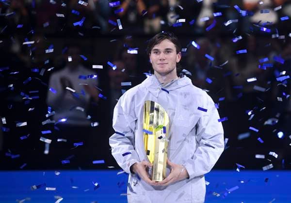 (241028) -- VIENNA, Oct. 28, 2024 -- Jack Draper of Britain poses with his trophy during the awarding ceremony after the men s singles final against Karen Khachanov of Russia at Erste Bank Tennis Open in Vienna, Austria, Oct. 27, 2024. ) (SP)AUSTRIA-VIENNA-TENNIS-ERSTE BANK OPEN-FINAL HexCanling 
