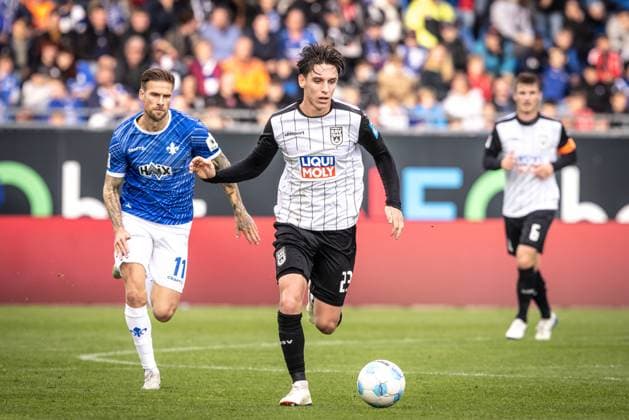 Soccer Men 2 Bundesliga 10 Matchday Season 2024 2025 SV Darmstadt 98 SSV Ulm 1846 Soccer 1 1 27 10 2024 11 Tobias Kempe SV Darmstadt , 23 Max Brandt SSV Ulm DFL regulations prohibit any use of photographs as image sequences and or quasi video Darmstadt Merck Stadion am Böllenfalltor Germany