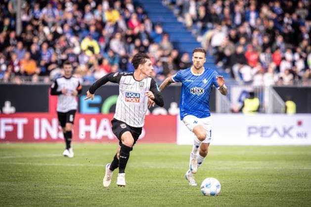 Soccer Men 2 Bundesliga 10 Matchday Season 2024 2025 SV Darmstadt 98 SSV Ulm 1846 Soccer 1 1 27 10 2024 23 Max Brandt SSV Ulm , 11 Tobias Kempe SV Darmstadt DFL regulations prohibit any use of photographs as image sequences and or quasi video Darmstadt Merck Stadion am Böllenfalltor Germany