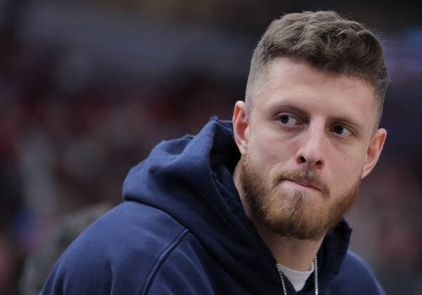 CHICAGO, IL - OCTOBER 26: Oklahoma City Thunder center Isaiah Hartenstein (55) looks on from the bench during the first half against the Chicago Bulls on October 26, 2024 at the United Center in Chicago, Illinois. (Photo by Melissa Tamez Icon Sportswire) NBA, Basketball Herren, USA OCT 26 Thunder at Bulls EDITORIAL USE ONLY Icon24102668