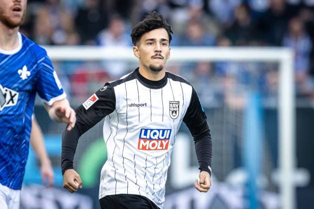 Soccer Men 2 Bundesliga 10 Matchday Season 2024 2025 SV Darmstadt 98 SSV Ulm 1846 Soccer 1 1 27 10 2024 20 Laurin Ulrich SSV Ulm DFL regulations prohibit any use of photographs as image sequences and or quasi video Darmstadt Merck Stadion am Böllenfalltor Germany
