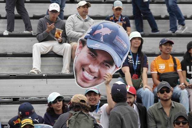 Sport Bilder des Tages October 27, 2024, Mexico City, Mexico City, Mexico: Mexico City fans attend the Formula 1 Grand Prix at the Autodromo Hermanos Rodriguez, hundreds of people gathered early in the morning to support their favourite team. Mexico City Mexico - ZUMAs310 0775852293st Copyright: xLuisxExSalgadox