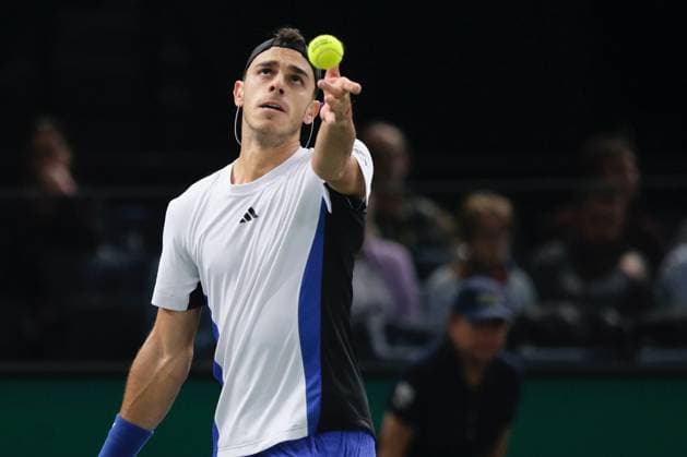 October 28, 2024, Paris, France: FRANCISCO CERUNDOLO (ARG) returns the ball to QUENTIN HALYS (FRA) during the round of 16 of Rolex Paris Masters 1000 tournament at Paris Accor Arena Stadium in Paris France.. Francisco Cerundolo won 7:6 6:3 Paris France - ZUMAp119 20241028_zaf_p119_026 Copyright: xPierrexSteveninx