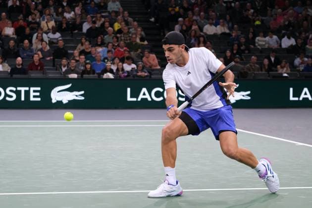 October 28, 2024, Paris, France: FRANCISCO CERUNDOLO (ARG) returns the ball to QUENTIN HALYS (FRA) during the round of 16 of Rolex Paris Masters 1000 tournament at Paris Accor Arena Stadium in Paris France.. Francisco Cerundolo won 7:6 6:3 Paris France - ZUMAp119 20241028_zaf_p119_038 Copyright: xPierrexSteveninx