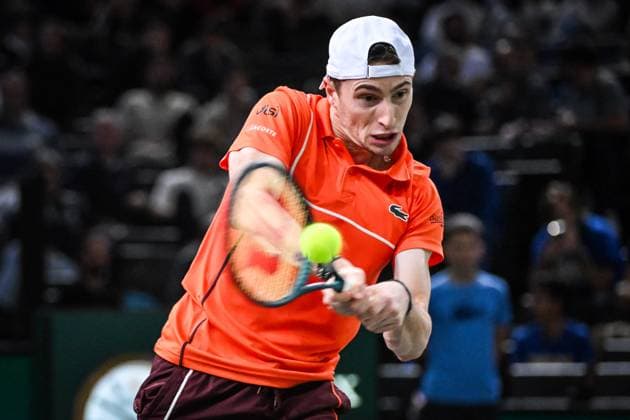 October 28, 2024, Paris, France, France: Ugo HUMBERT of France during the first day of the Rolex Paris Masters 1000 tennis tournament at Accor Arena on October 28, 2024 in Paris, France. Paris France - ZUMAm308 20241028_zsp_m308_014 Copyright: xMatthieuxMirvillex