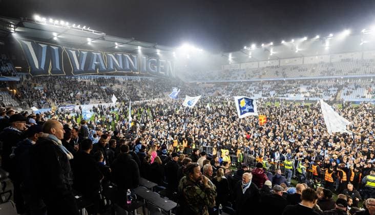 Sport Themen der Woche KW44 Sport Bilder des Tages MALMÖ, SVERIGE 20241028 Seger 2-1 och SM-guldet är säkrat under mandagens fotbollsmatch i allsvenskan mellan Malmö FF och IFK Göteborg pa Eleda Stadion. MALMÖ SVERIGE x10600x *** MALMÖ, SWEDEN 20241028 Victory 2 1 and the Swedish Championship gold is secured during Mondays football match in the Allsvenskan between Malmö FF and IFK Gothenburg at Eleda Stadium MALMÖ SWEDEN x10600x  Copyright: xAndreasxHillergren TTx ALLSVENSKAN MALMÖ FF-IFK GÖTEBORG