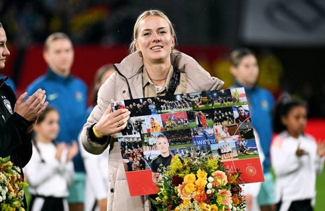 Football, Germany, Womens national team, Friendly match, Schauinsland Reisen Arena Duisburg Germany Australia 1 2 Farewell Merle Frohms GER