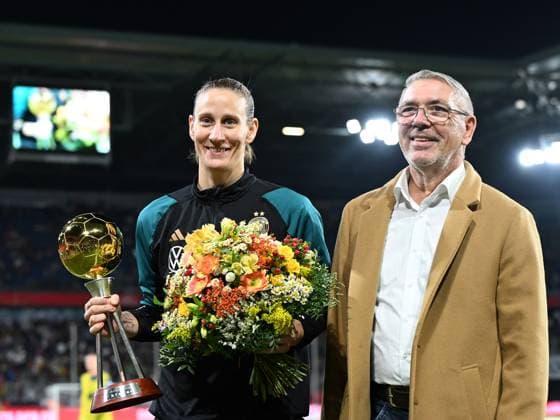 Goalkeeper Ann Katrin Berger Germany and Frank Lussem Kicker honored as footballer of the year during the Women s international friendly match between Germany and Australia, Schauinsland Reisen Arena on 28 October 2024 in Duisburg, Germany Photo by Ralf Treese DeFodi Images Goalkeeper Ann Katrin Berger Germany and Frank Lussem Kicker Honored as Footballer of the Year during the Women s international friendly match between Germany and Australia at Schauinsland Reisen Arena on October 28, 2024 in Duisburg, Germany not used in POL SRB CRO FRA GBR NED ITA USA Defodi 521 GERAUS20241028 155 Defodi-521 not used in POL SRB CRO FRA GBR NED ITA USA