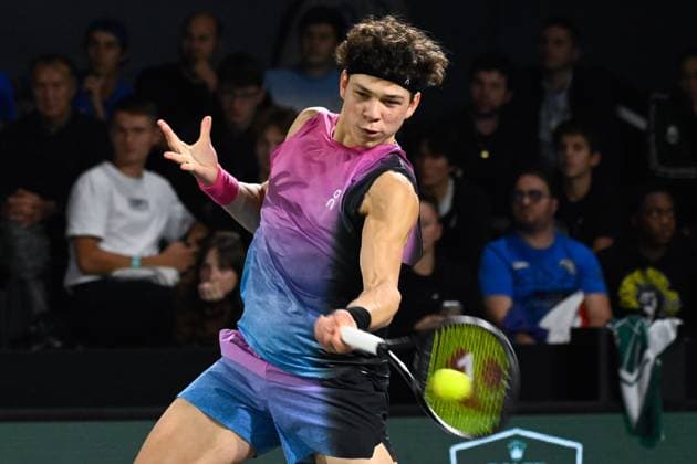 Ben Shelton ( USA ) during the Rolex Paris Masters at Accor Hotel Arena on October 29, 2024 in Paris, France. (Photo by Federico Pestellini Panoramic ) TENNIS : Rolex Paris Masters - Paris - 29 10 2024 FedericoPestellini Panoramic 