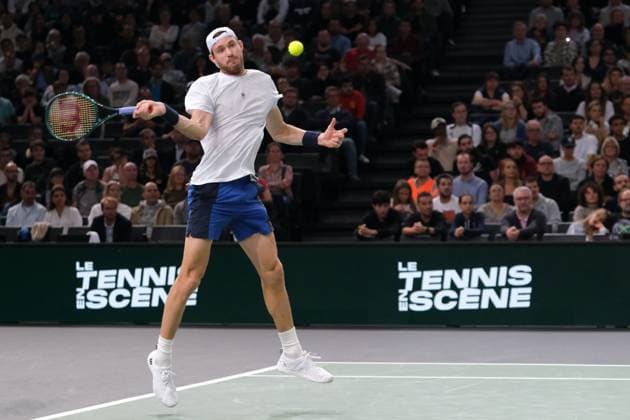 October 29, 2024, Paris, France: NICOLAS JARRY (CHI) returns the ball to CARLOS ALCARAZ (ESP) during the day two of Rolex Paris Masters 1000 tournament at Paris Accor Arena Stadium in Paris France..Alcaraz won 7:5 6:1 Paris France - ZUMAp119 20241029_zaf_p119_077 Copyright: xPierrexSteveninx