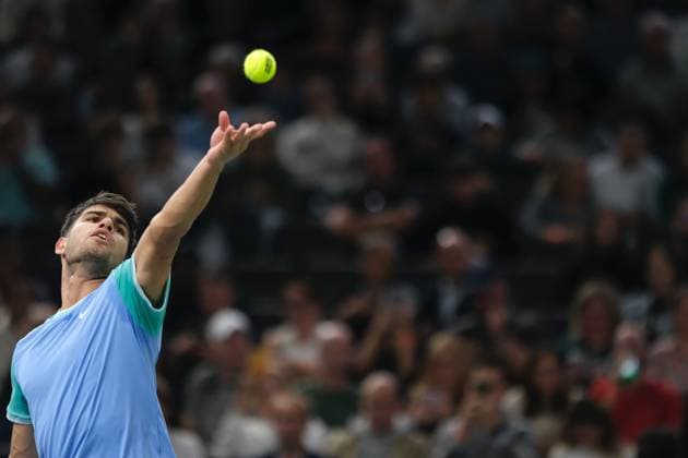 October 29, 2024, Paris, France: CARLOS ALCARAZ (ESP) returns the ball to NICOLAS JARRY (CHI) during the day two of Rolex Paris Masters 1000 tournament at Paris Accor Arena Stadium in Paris France..Alcaraz won 7:5 6:1 Paris France - ZUMAp119 20241029_zaf_p119_083 Copyright: xPierrexSteveninx