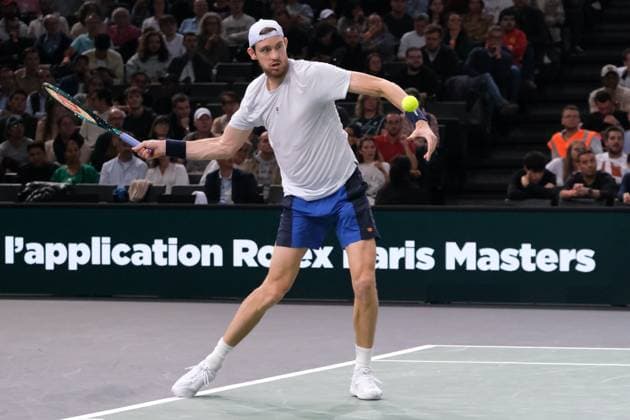 October 29, 2024, Paris, France: NICOLAS JARRY (CHI) returns the ball to CARLOS ALCARAZ (ESP) during the day two of Rolex Paris Masters 1000 tournament at Paris Accor Arena Stadium in Paris France..Alcaraz won 7:5 6:1 Paris France - ZUMAp119 20241029_zaf_p119_094 Copyright: xPierrexSteveninx