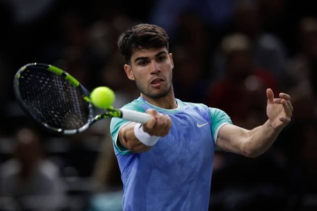 Paris, 29 10 2024 Tennis Rolex Paris Masters 2024, Nicolas Jarry Carlos Alcaraz v l , Carlos Alcaraz plays a forehand Copyright: AntonioxBorga