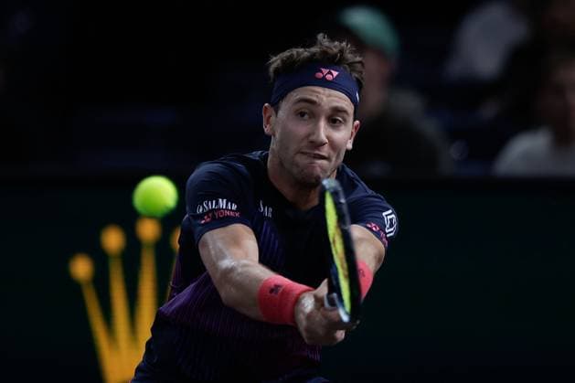 Paris, 29 10 2024 Tennis Rolex Paris Masters 2024, Casper Ruud Jordan Thompson v l , Casper Ruud plays a backhand Copyright: AntonioxBorga