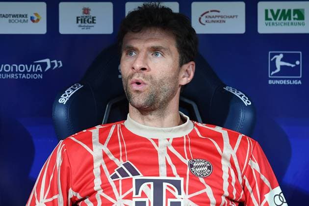 Soccer 1 Bundesliga 8 Matchday VfL Bochum FC Bayern Munich on 27 10 2024 at Vonovia Ruhrstadion in Bochum Thomas Müller Munich on the bench DFL regulations prohibit any use of photographs as image sequences and or quasi video xRx