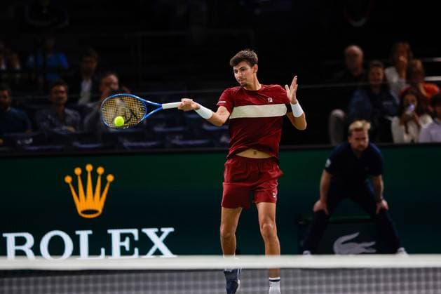 Paris, 30 10 2024 Tennis Rolex Paris Masters 2024, Alexei Popyrin Daniil Medvedev v l , Alexei Popyrin plays a forehand Copyright: AntonioxBorga