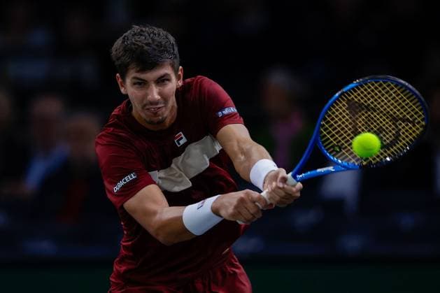Paris, 30 10 2024 Tennis Rolex Paris Masters 2024, Alexei Popyrin Daniil Medvedev v l , Alexei Popyrin plays a backhand Copyright: AntonioxBorga