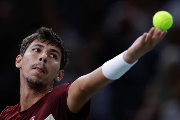 Paris, 30 10 2024 Tennis Rolex Paris Masters 2024, Alexei Popyrin Daniil Medvedev v l , Alexei Popyrin makes a serve Copyright: AntonioxBorga