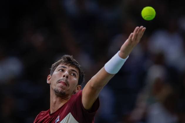 Paris, 30 10 2024 Tennis Rolex Paris Masters 2024, Alexei Popyrin Daniil Medvedev v l , Alexei Popyrin makes a serve Copyright: AntonioxBorga