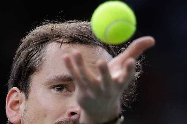 Paris, 30 10 2024 Tennis Rolex Paris Masters 2024, Alexei Popyrin Daniil Medvedev v l , Daniil Medvedev makes a serve Copyright: AntonioxBorga