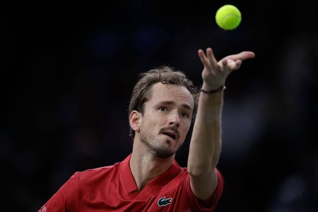 Paris, 30 10 2024 Tennis Rolex Paris Masters 2024, Alexei Popyrin Daniil Medvedev v l , Daniil Medvedev makes a serve Copyright: AntonioxBorga