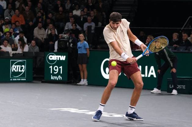 October 30, 2024, Paris, France: ALEXEI POPYRIN (AUS) returns the ball to DANIL MEDVEDEV (RUS) during the day three of Rolex Paris Masters 1000 tournament at Paris Accor Arena Stadium in Paris France..Popyrin won 6:4 2:6 7:6 Paris France - ZUMAp119 20241030_zaf_p119_018 Copyright: xPierrexSteveninx