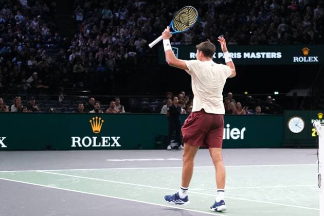 October 30, 2024, Paris, France: ALEXEI POPYRIN (AUS) returns the ball to DANIL MEDVEDEV (RUS) during the day three of Rolex Paris Masters 1000 tournament at Paris Accor Arena Stadium in Paris France..Popyrin won 6:4 2:6 7:6 Paris France - ZUMAp119 20241030_zaf_p119_022 Copyright: xPierrexSteveninx