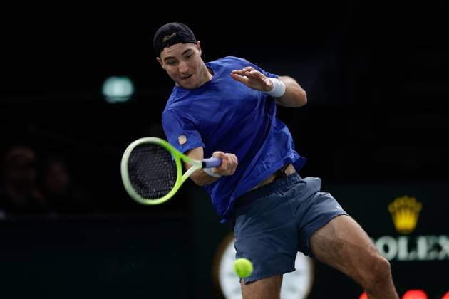 Paris, 30 10 2024 Tennis Rolex Paris Masters 2024, Arthur Fils FRA Jan Lennard Struff GER v l , Jan Lennard Struff GER plays a forehand Copyright: AntonioxBorga