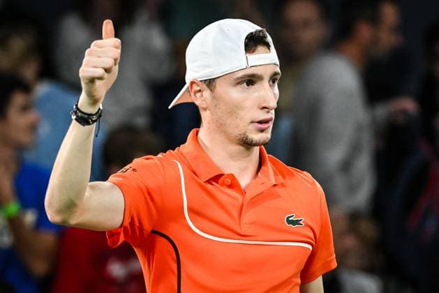 October 30, 2024, Paris, France, France: Ugo HUMBERT of France celebrates his victory during the third day of the Rolex Paris Masters 1000 tennis tournament at Accor Arena on October 30, 2024 in Paris, France. Paris France - ZUMAm308 20241030_zsp_m308_023 Copyright: xMatthieuxMirvillex
